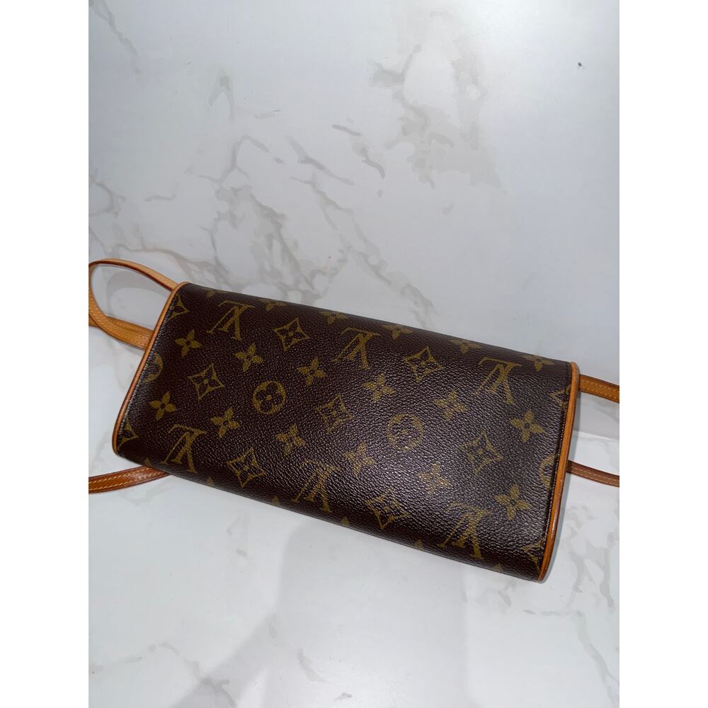 Louis Vuitton Crossbody Bag - Picture 5 of 7